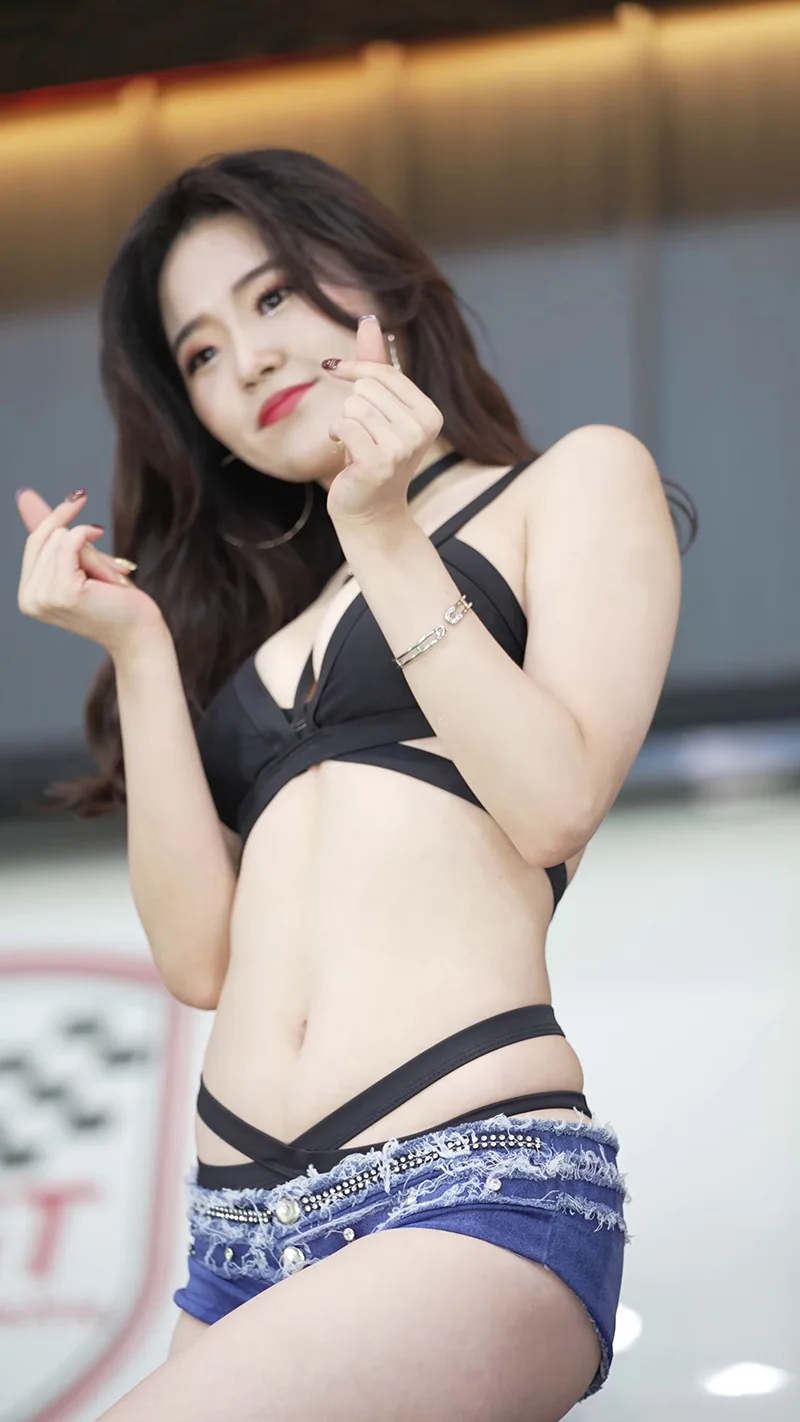 [展会][4k]Hotplex Auto Festival性感车模洪智恩Hong Jieun-噼里啪啪